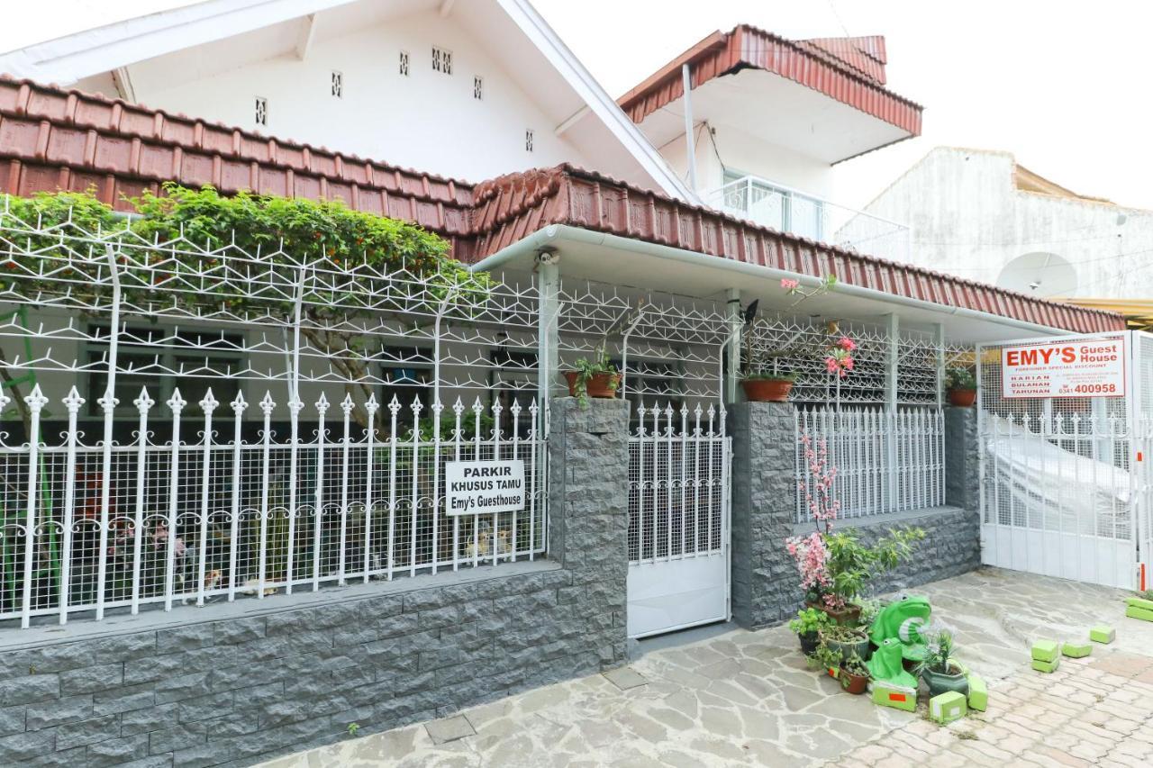 Emy'S Guesthouse Jenggrik Bagian luar foto