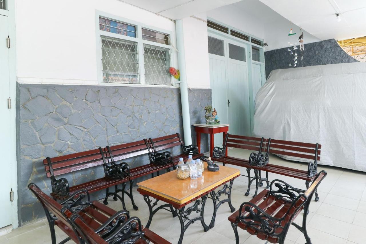 Emy'S Guesthouse Jenggrik Bagian luar foto
